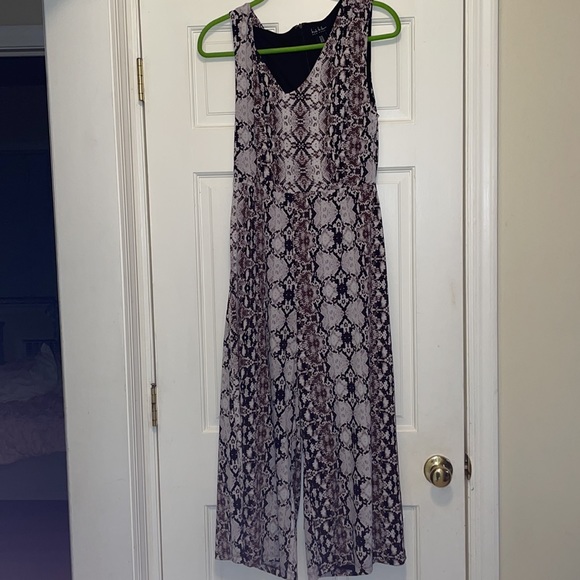 Nicole Miller V-Neck Animal Print Jumpsuit - Picture 4 of 6